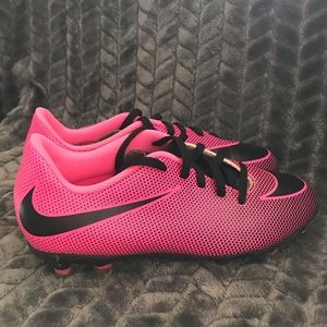 🌸 NIKE Youth Soccer Cleats